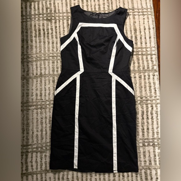 White House Black Market Dresses & Skirts - White House black market black with white accent sheath dress career size 14
